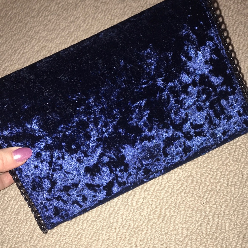 LAST1! Nordstrom blue velvet/chain clutch NWT - Picture 5 of 6